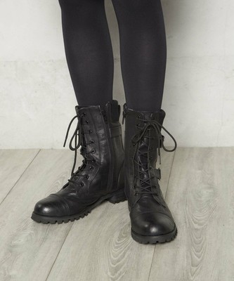 レースアップブーツ