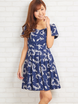 スズラン柄プリーツワンピース