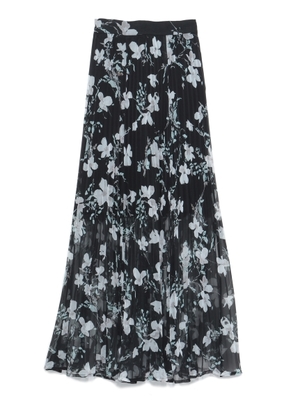 プリーツロングスカート