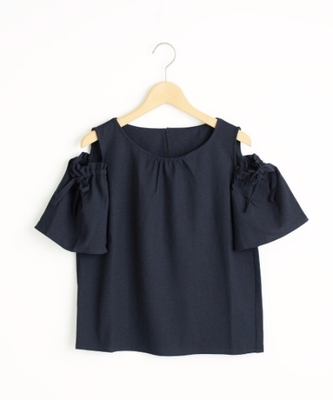 肩開きリボンブラウス