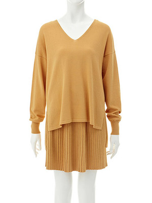 プリーツスカートVネックニットアップ