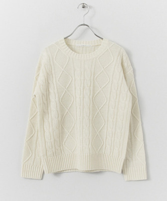 ケーブル編みセーター
