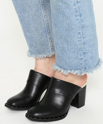 スタッズサボミュール