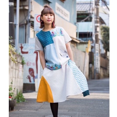 半球とアシンメトリーなスカート