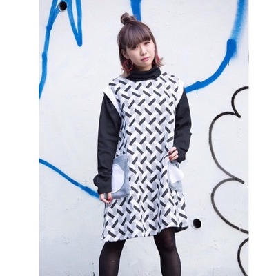 まるいポケットと紡ぎ柄のワンピース