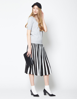 ストライプニットミディアムスカート
