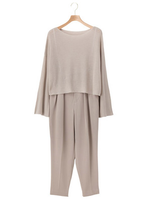 フレアスリーブゆるニット×スラックスセットアップ