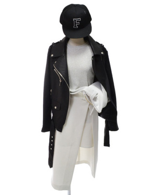 ホワイトスリットスカート