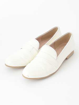 エナメルフラットシューズ