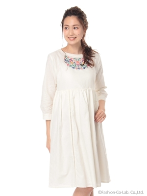 earth music & ecology (アースミュージックアンドエコロジー)  フロント刺繍タックワンピース