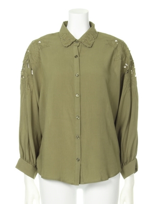 カットワーク刺繍ブラウス