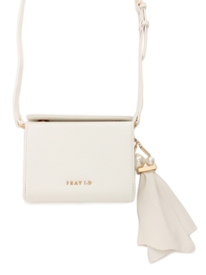 パールチャームクラッチ