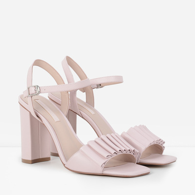 ラッフルブロックヒールサンダル / RUFFLE DETAIL BLOCK HEEL SANDALS
