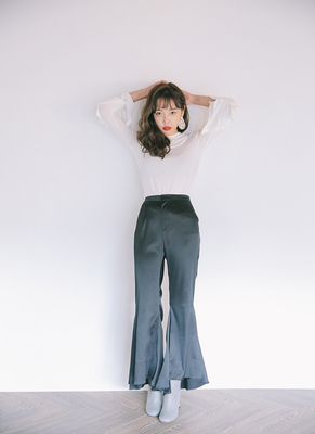 サテンビッグフレアパンツ
