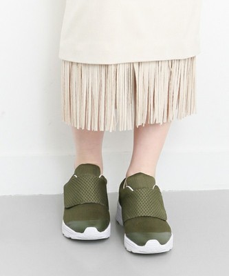 ベルクロスニーカー