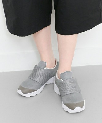 ベルクロスニーカー