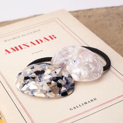 透かしマーブルのオーバルヘアゴム