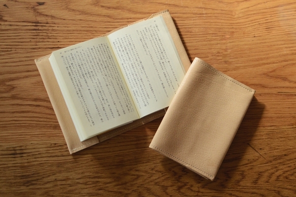 こだわりの北海道蝦夷鹿革ブックカバー