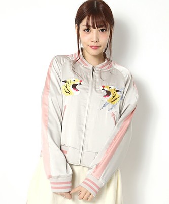 ガォーっとスカジャン