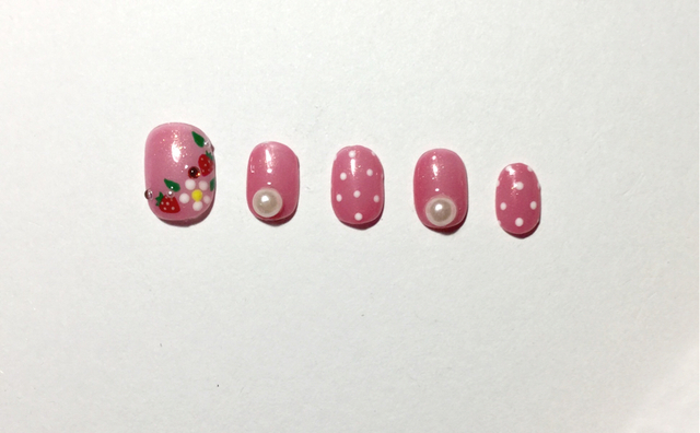 いちごちゃんネイル