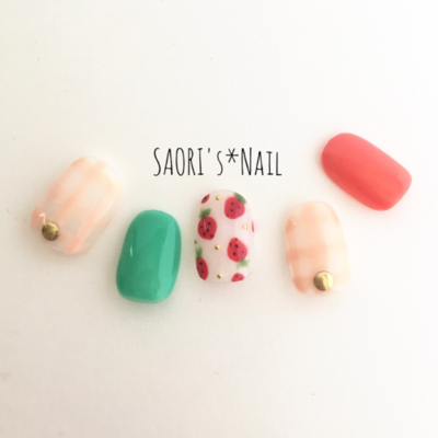再販【送料込み】キュートないちごネイルチップ