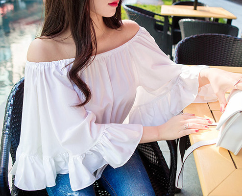 オフショルダーフリルブラウス 