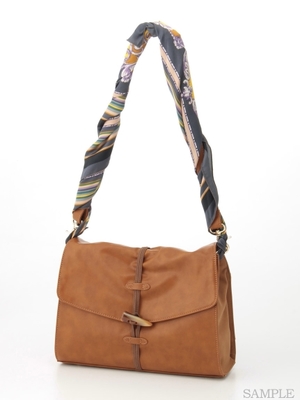 スカーフ巻きショルダーバッグ