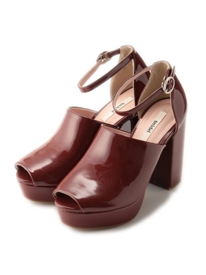 プラットフォームヒールサンダル