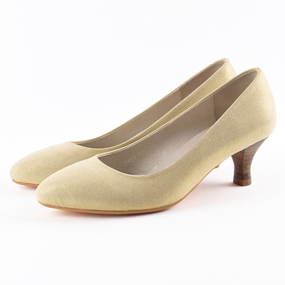 ミドルヒールパンプス