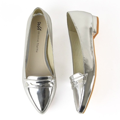 ポインテッドローファー