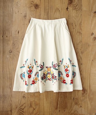 刺繍スカート