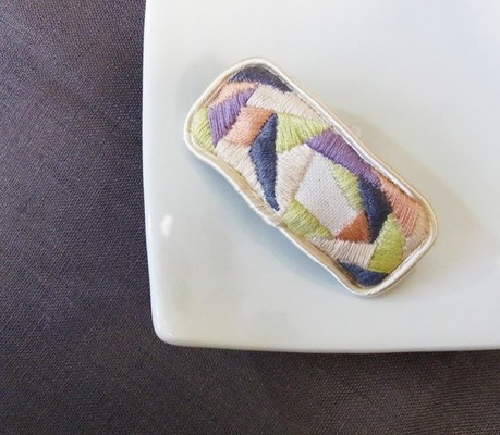 手刺繍のヘアピン#2