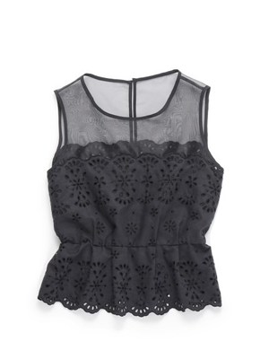カットワーク刺繍ぺプラムトップス