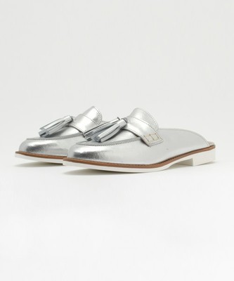 　タッセルローファーサンダル