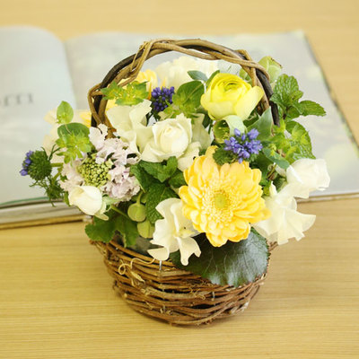 ガーベラのオリーブイエローアレンジメント