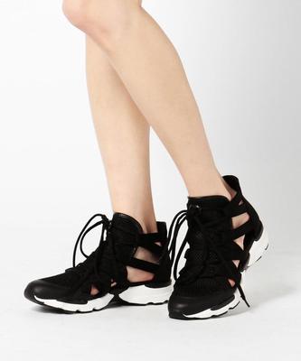 スニーカーサンダル