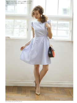 胸元フラワーマーガレットストライプワンピース