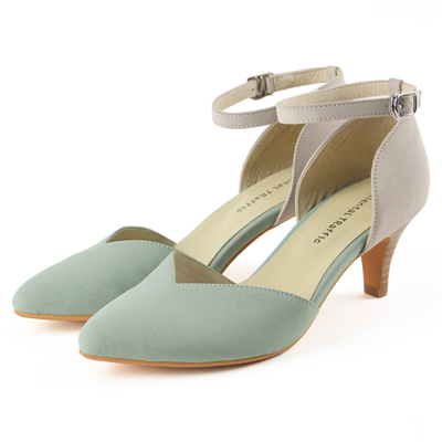 Vカットセパレートパンプス