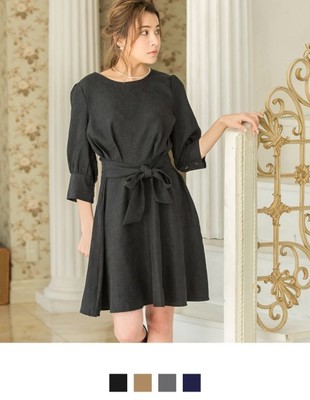 パフスリーブフレアワンピース