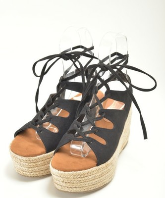 レースアップシューズ