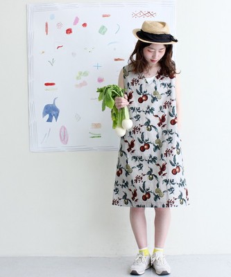 市場のフルーツ柄サックワンピース