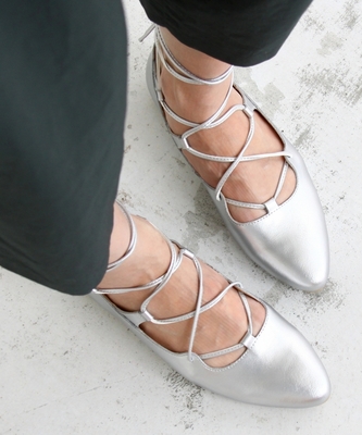 レザーレースアップフラットパンプス