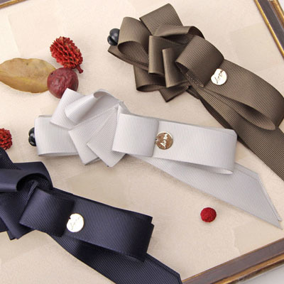 重なりリブリボンのバナナクリップ