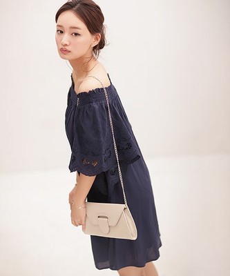 カットワークレース刺繍オフショルワンピース