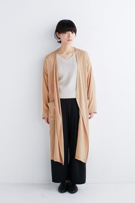 ニュアンスカラーのロングてろりんガウンコート ＜ベージュ＞