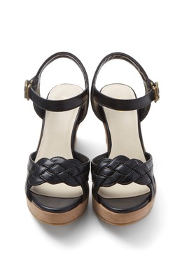 ウェッジソールの編みこみサンダル ＜ブラック＞