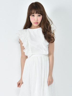 エンブロイダリーフリルブラウス