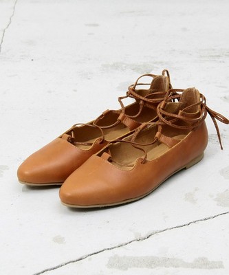 レザーレースアップフラットパンプス