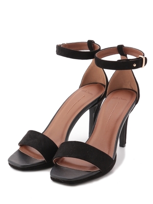 ストラップサンダル