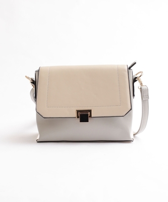 フラップショルダーバッグ